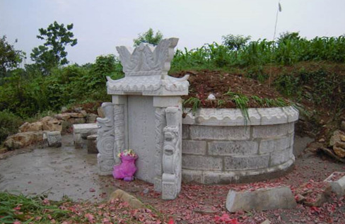 住房后面有坟地有什么影响?怎么化解? 第2张
